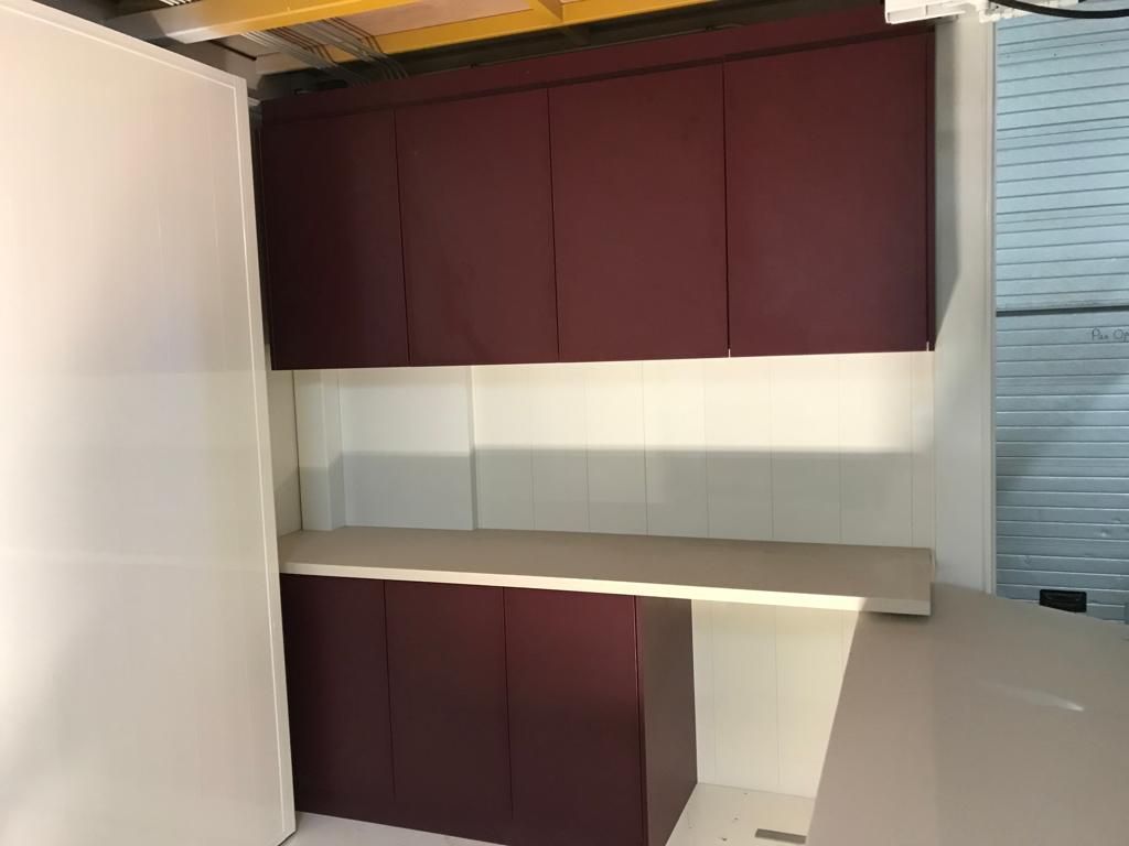 olibollen kram aanrecht en kasten van hout