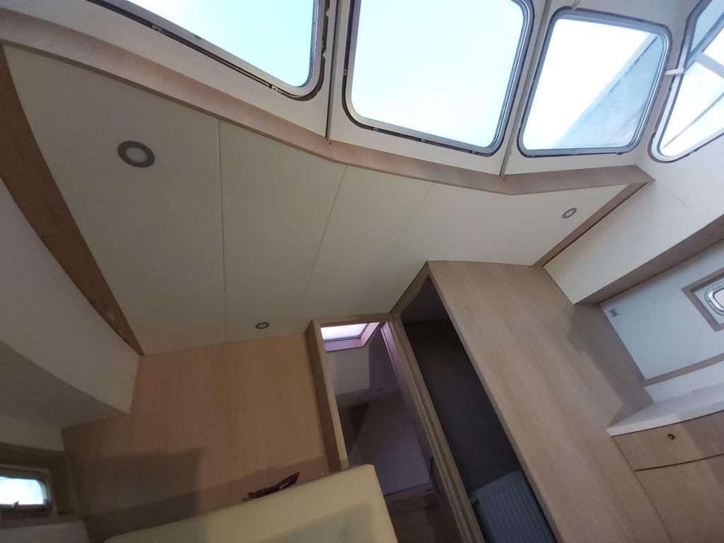 leer plafond strakke afwerking interieurbouw Cruiser Exclusief JachtbetimmeringNoord