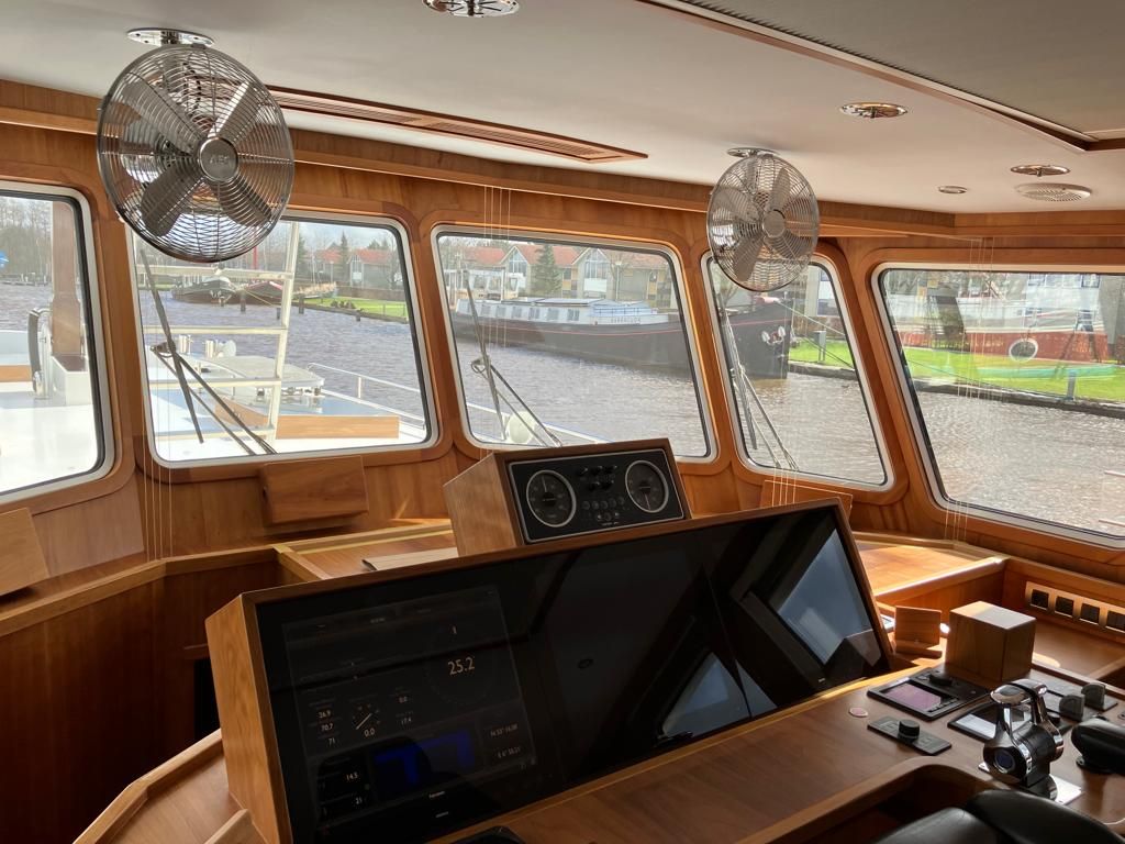 Woonboot uitzicht Exclusief interieur JachtbetimmeringNoord