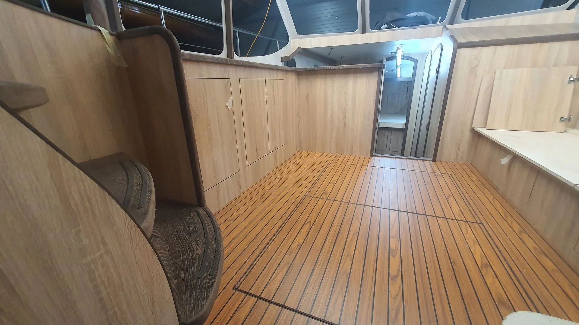 HPL vloeren zwarte bies Cruiser JachtbetimmeringNoord