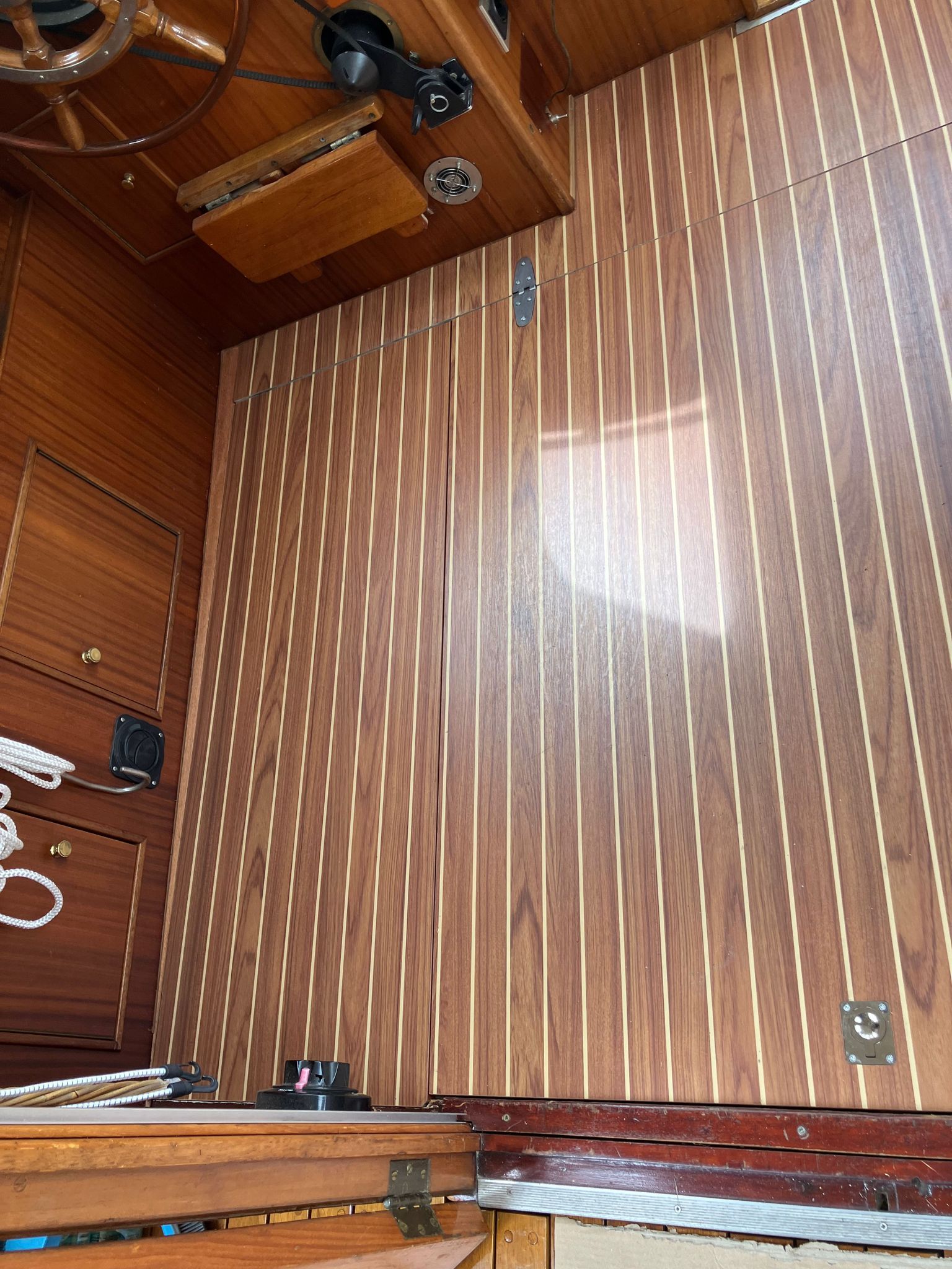 Refit HPL vloeren witte bies  Casco Cruiser interieurbouw Exclusief JachtbetimmeringNoord