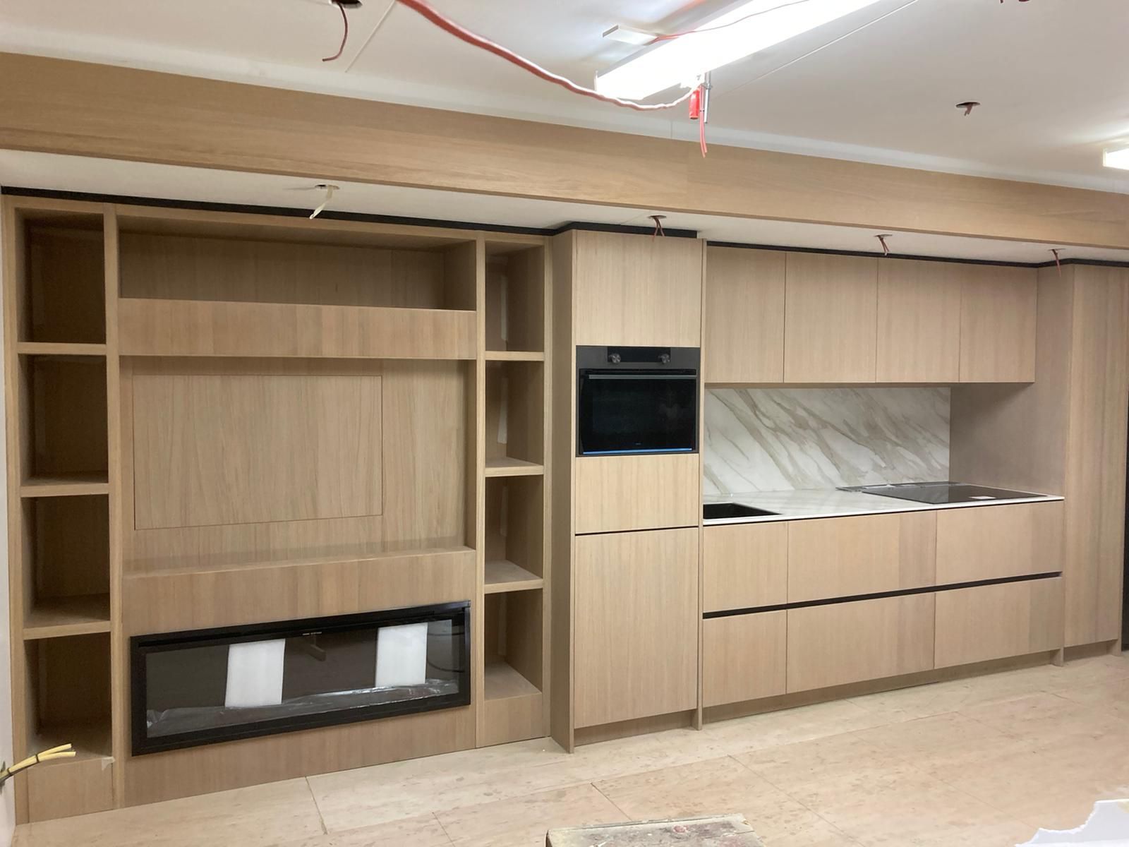 tv kast en keuken woonwagen Interieurbouw JachtbetimmeringNoord