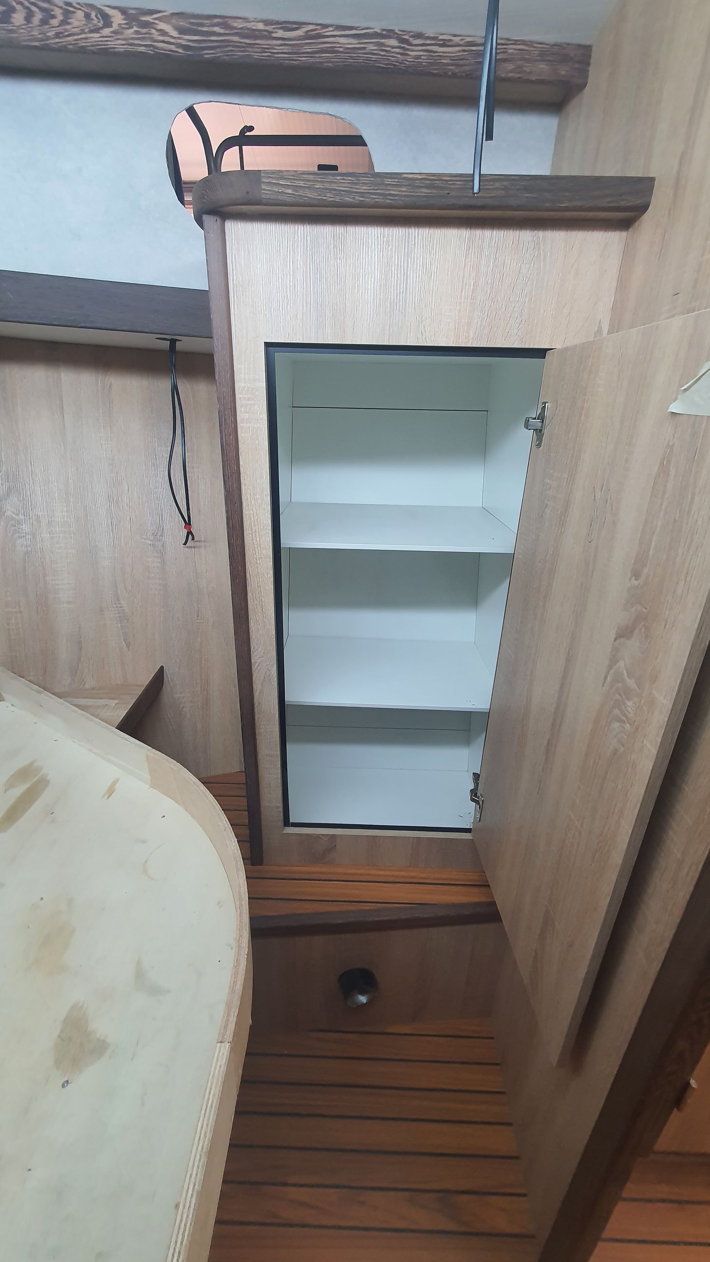 kast in slaapkamer van cruiser interieurbouw JachtbetimmeringNoord