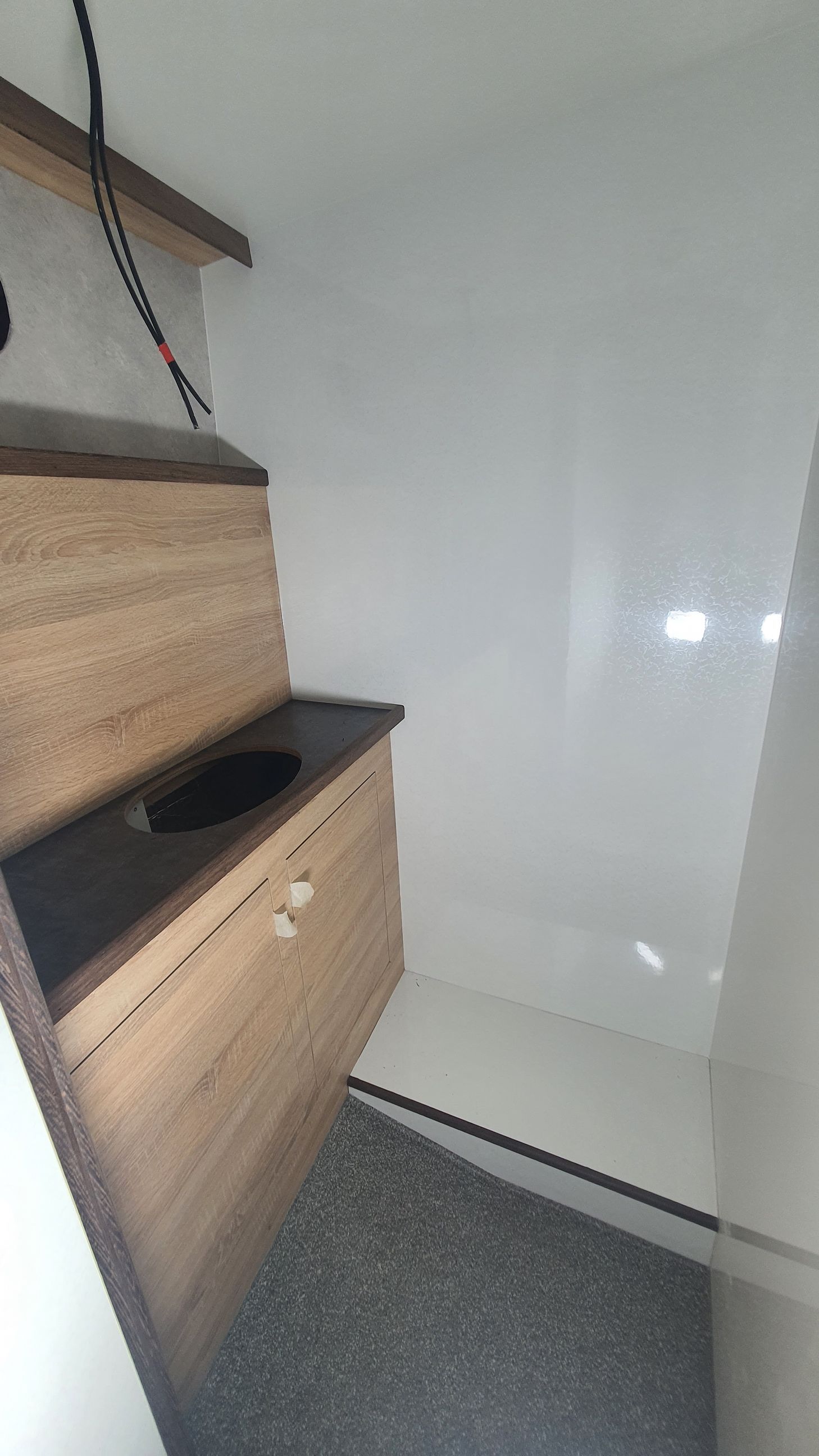 badkamer cruiser interieurbouw massief hout JachtbetimmeringNoord