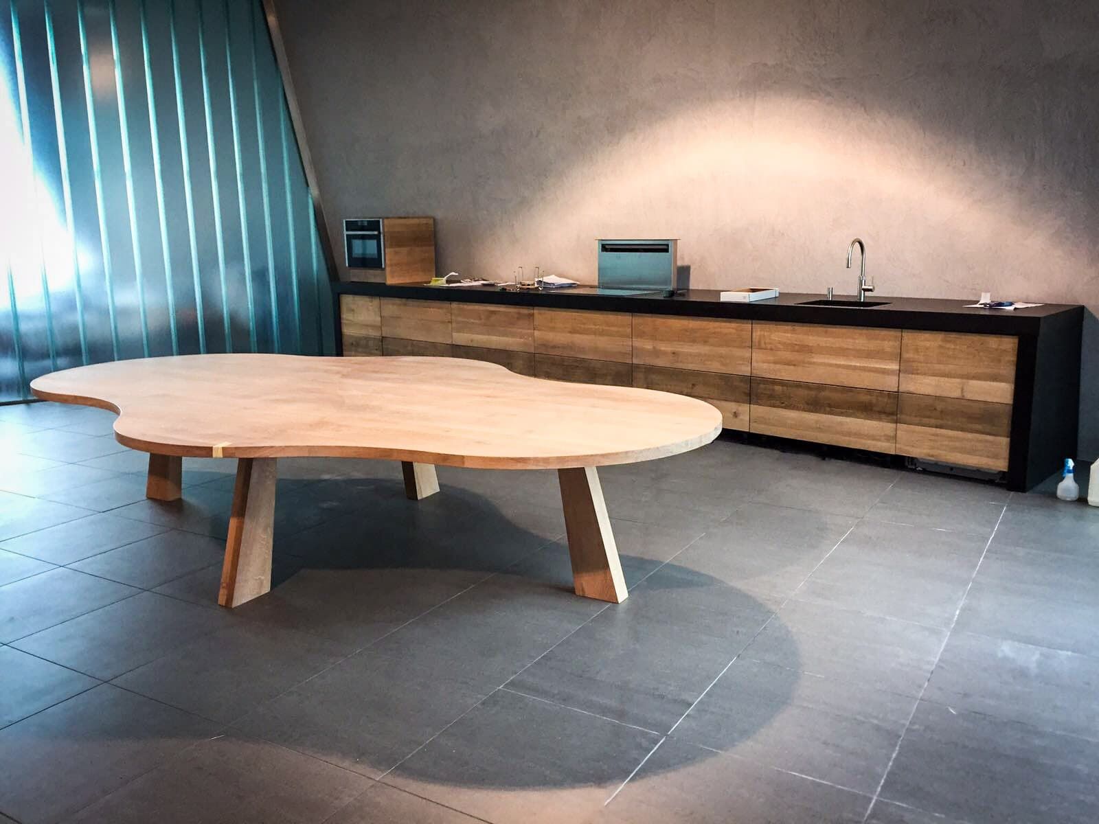 cnc-freeswerk op maat gemaakte tafel en keuken interieur oplossing interieurbouwnoord