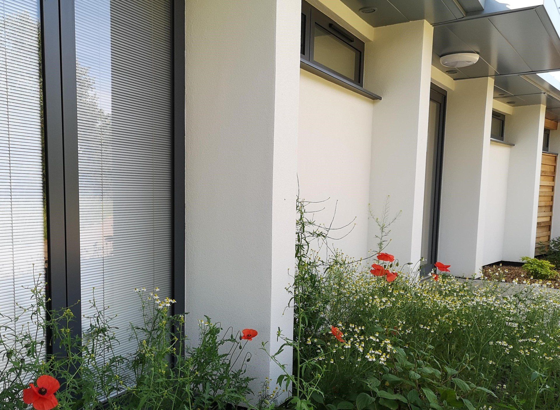 COMMERCIAL AND COMMUNITY PROJECTS 25