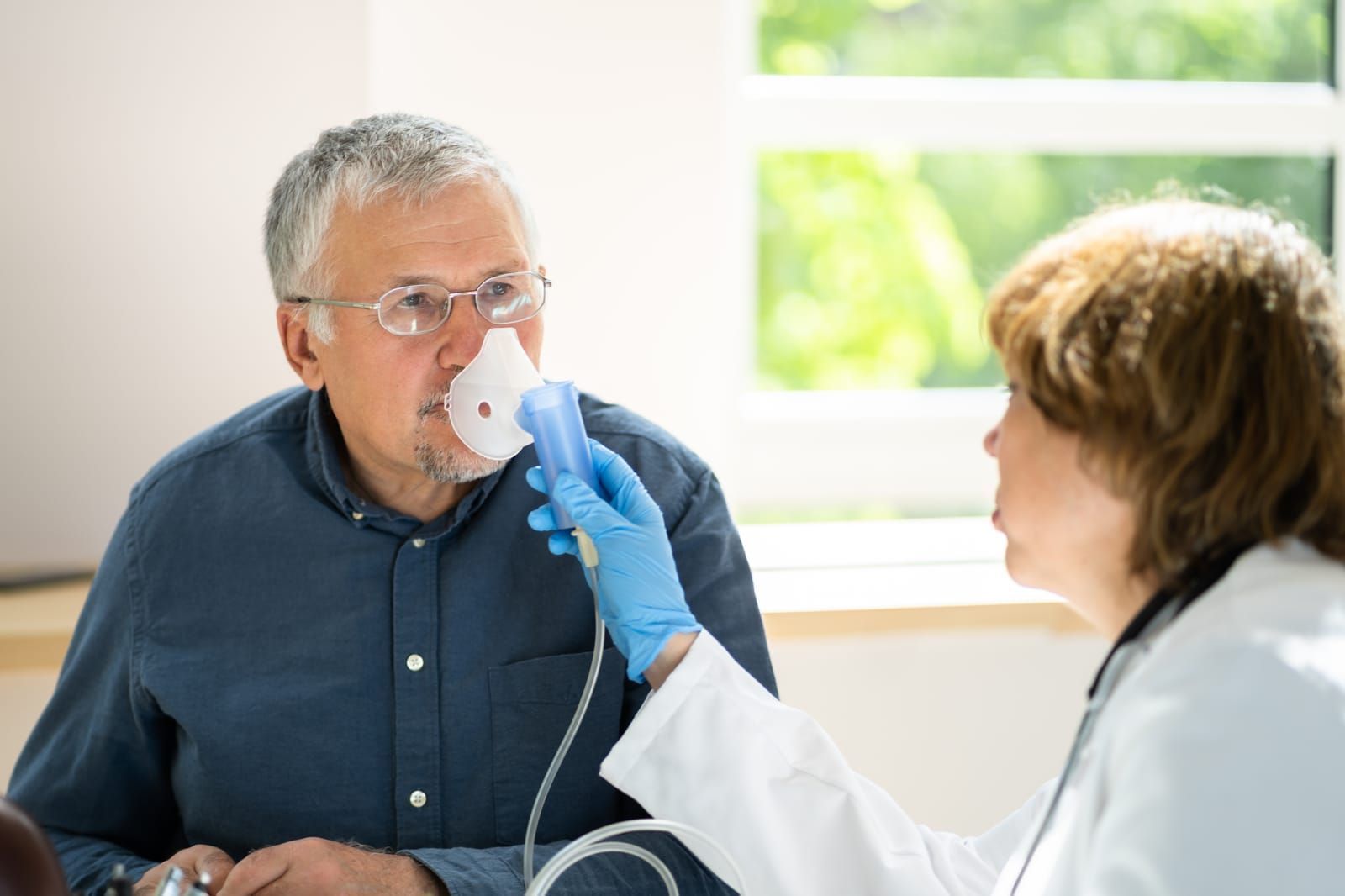 asthma-copd-breath-nebulizer-and-mask-given-by-a-doctor-to-an elderly man