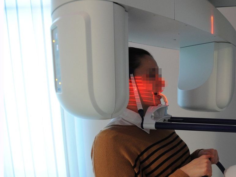 patient in the office during an orthopantomography