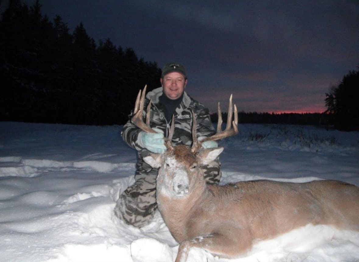 Alberta Canada Whitetail Deer Hunting Outfitter