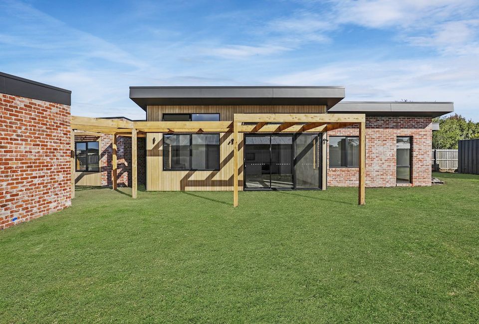 Inverloch,Real Estate Agent Inverloch, Real Estate Photography Inverloch, Property Marketing Inverloch, Victorian Building Awards,New Build, Polished Concrete, Recycled Red Brick, ?Kitchen, Bathroom, Fireplace,Colorbond,Timber,Tile