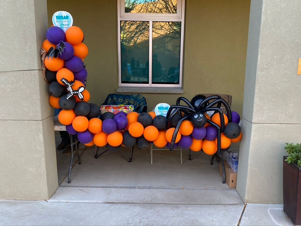 A table decorated with balloons and spiders for halloween