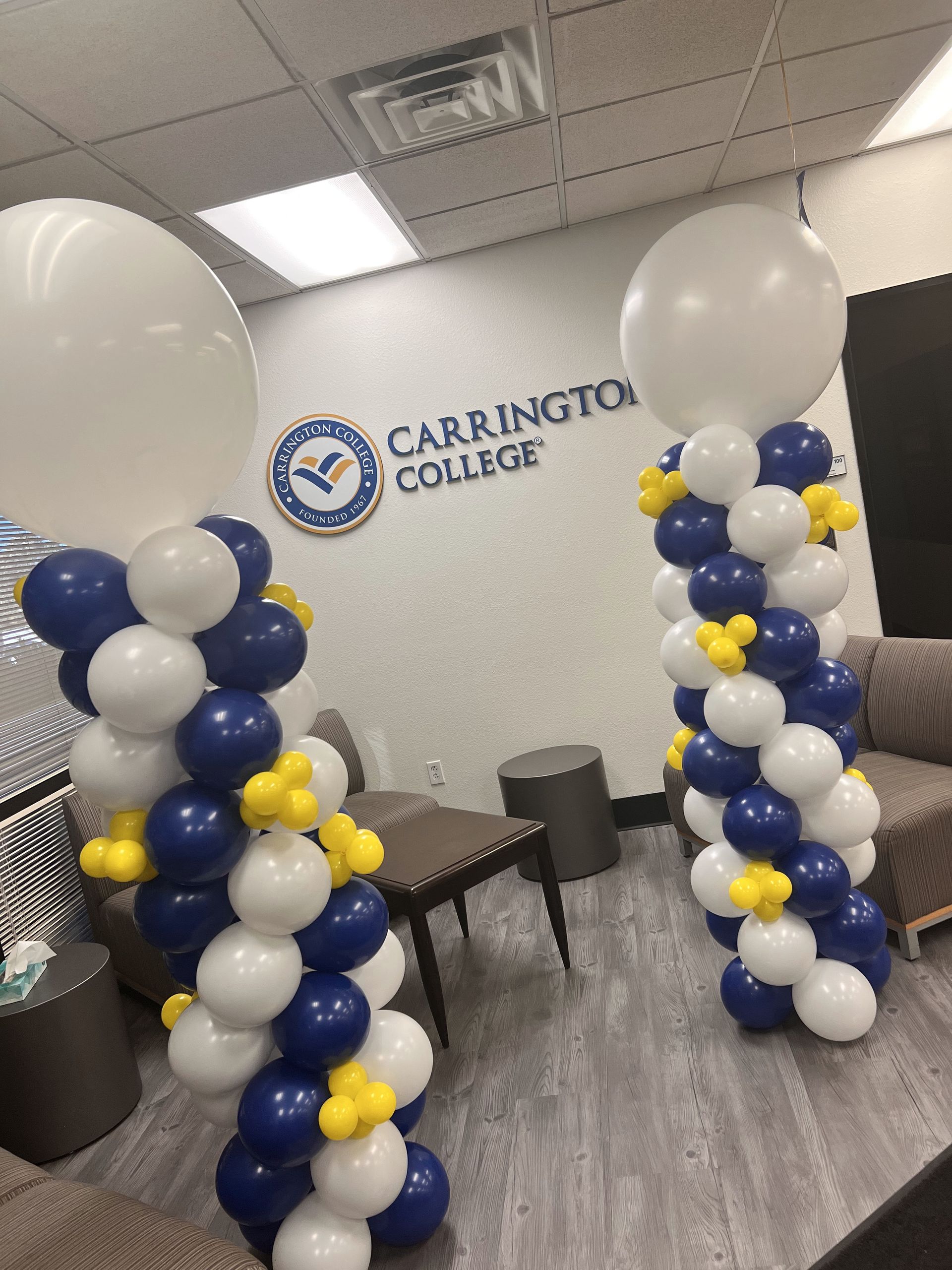 Blue and white balloons are stacked on top of each other in a room.