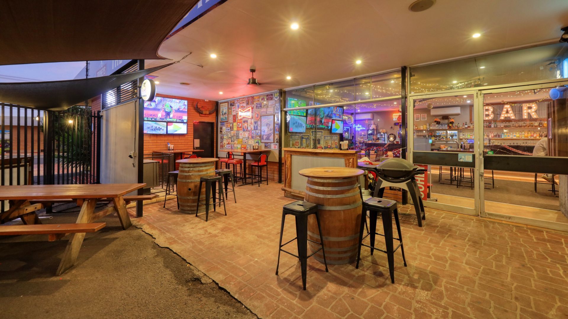 A restaurant with a lot of tables and chairs outside.