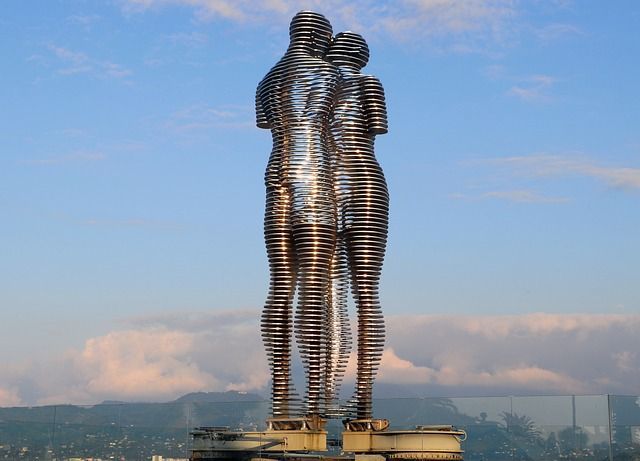 Ali and Nino statue in Batumi