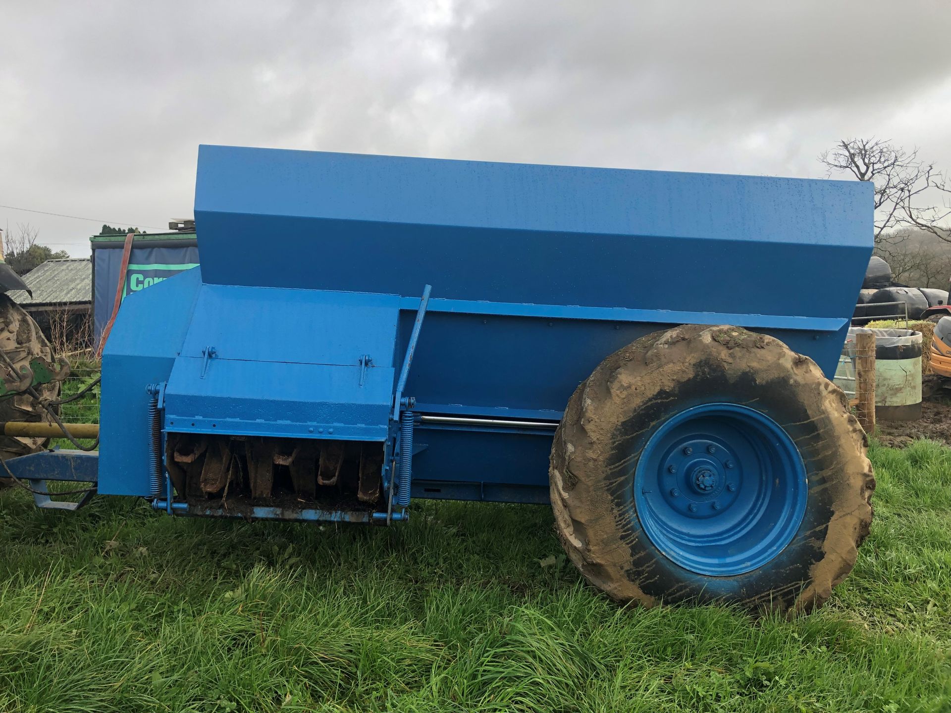 West 1300 Dual Spreader