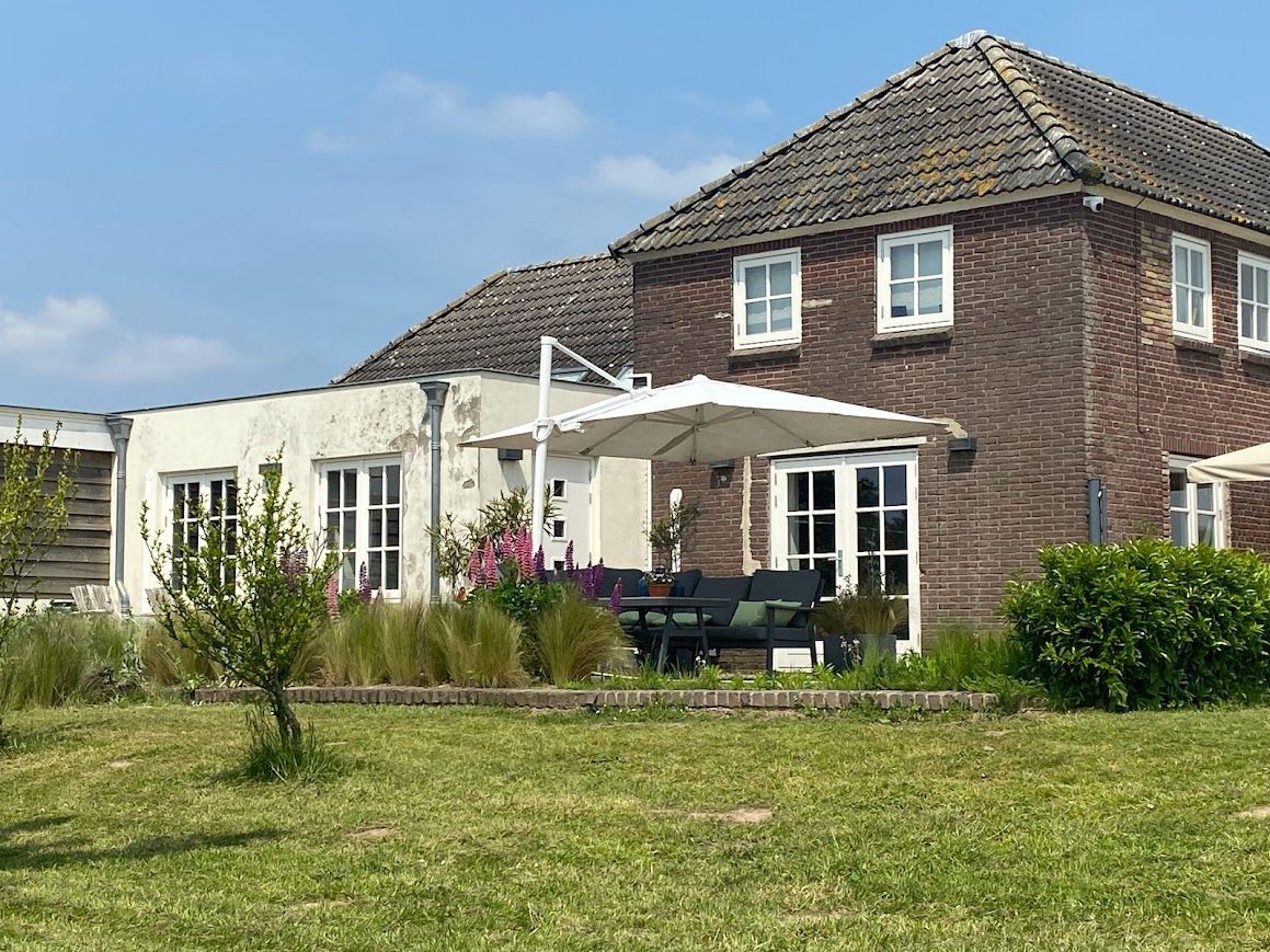 Terras met uitzicht op weilanden Duiven