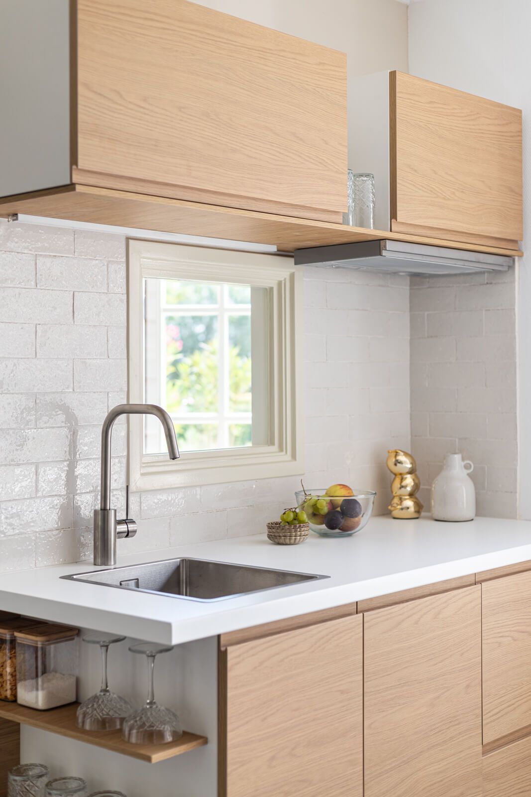 Moderne keuken met volledige uitrusting