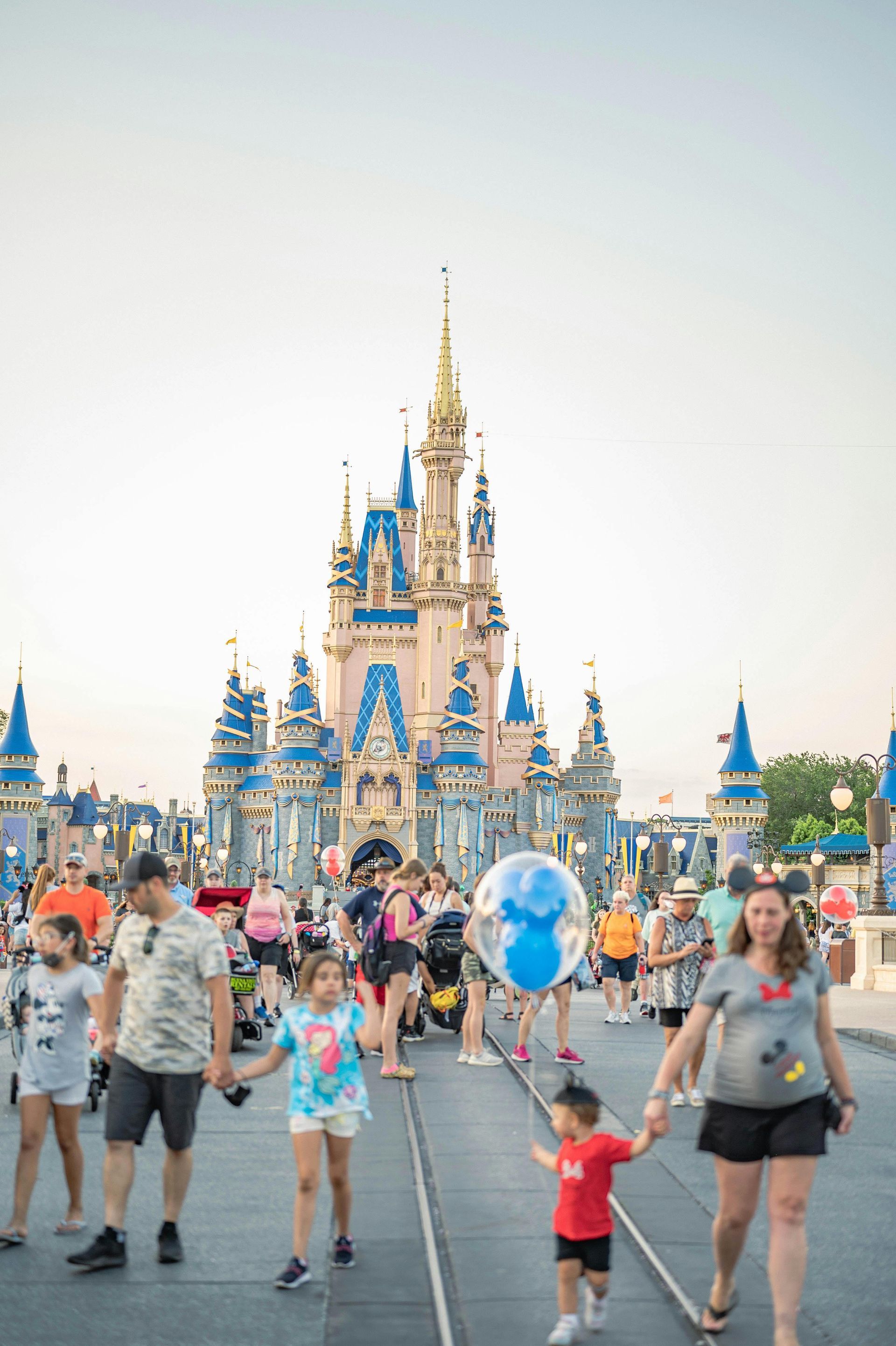 Families walking toward Cinderella’s Castle at Magic Kingdom in Walt Disney World.