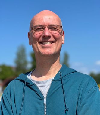 Een portret van Corné