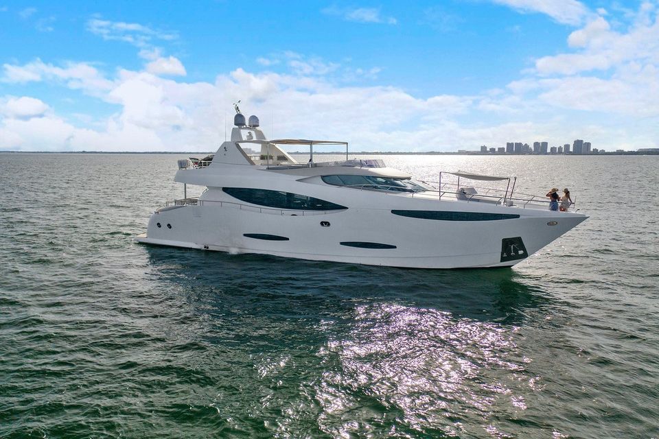68 To 90 Feet Luxury Yacht Rental Prices Guide In Miami
