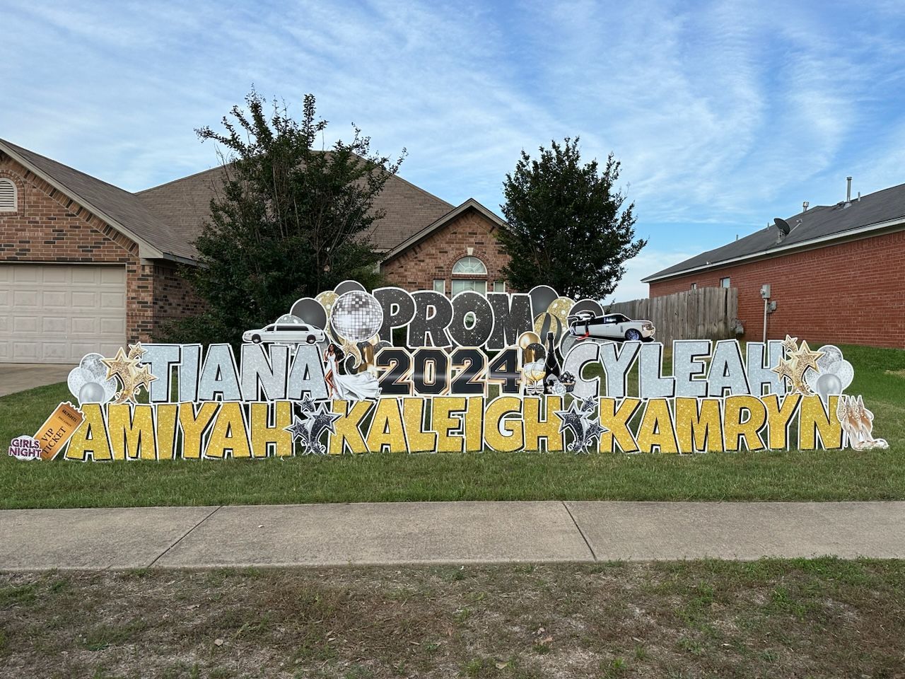 A sign that says prom 2021 is in front of a house.