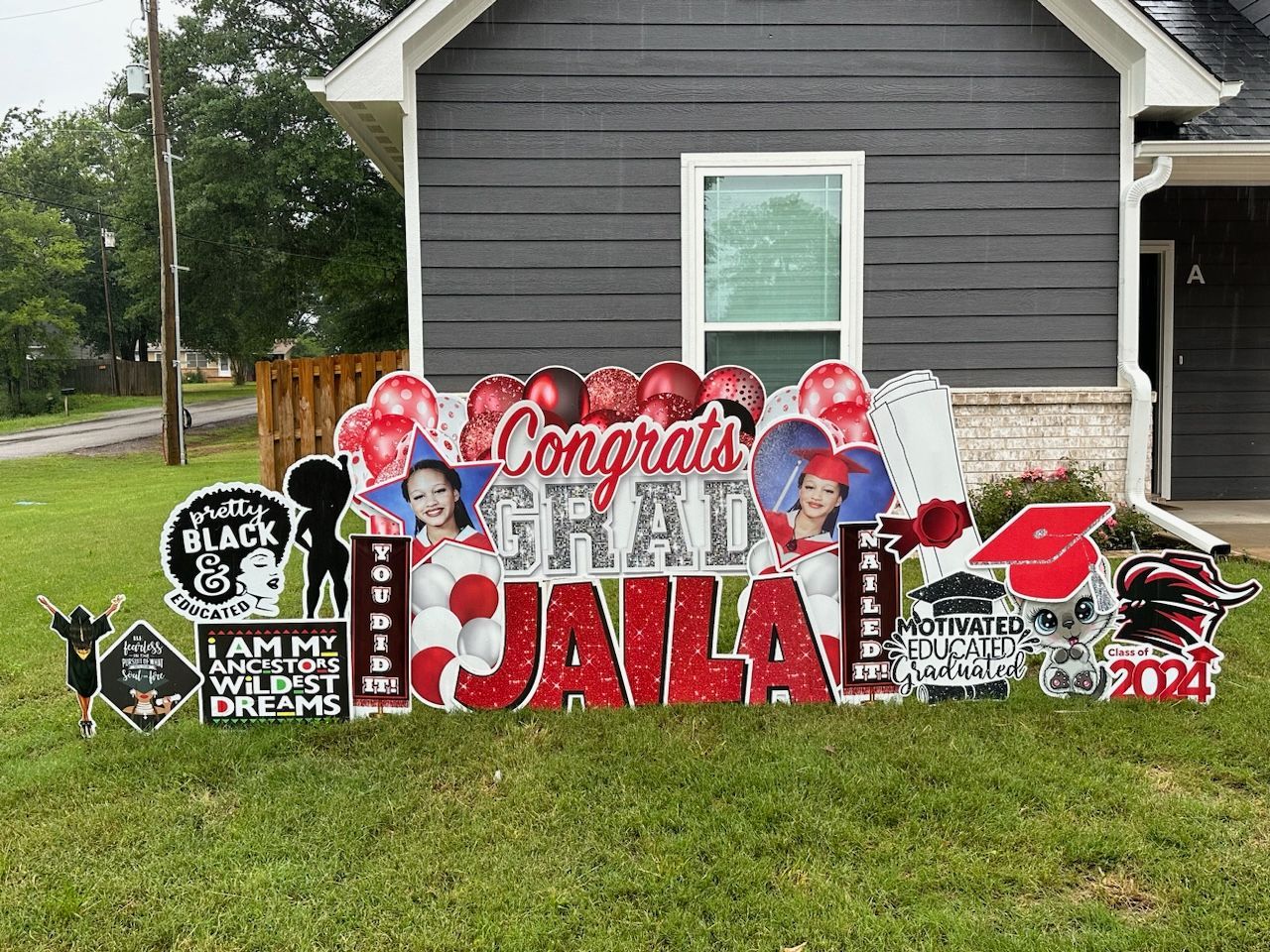 A congratulations grad sign is in front of a house.