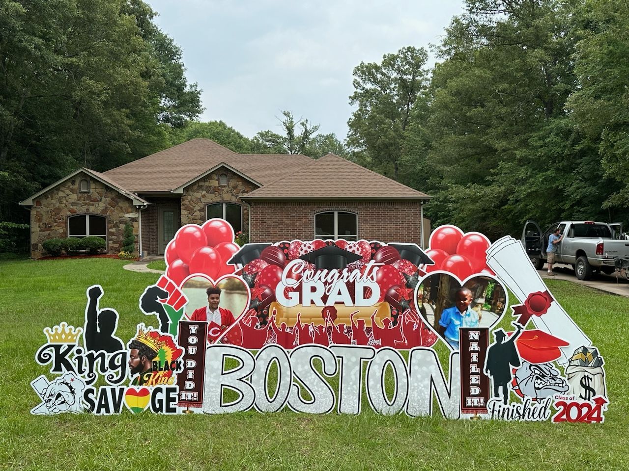 A congratulations graduation sign is in front of a house.