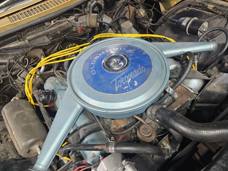 A close up of an oldsmobile tornado engine