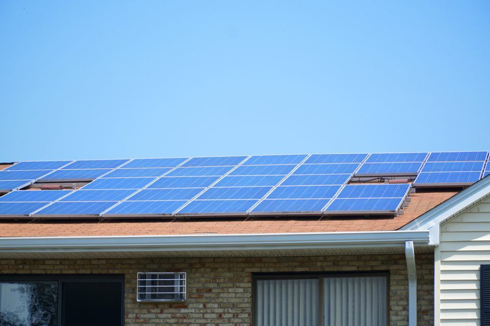 tetto con pannelli solari