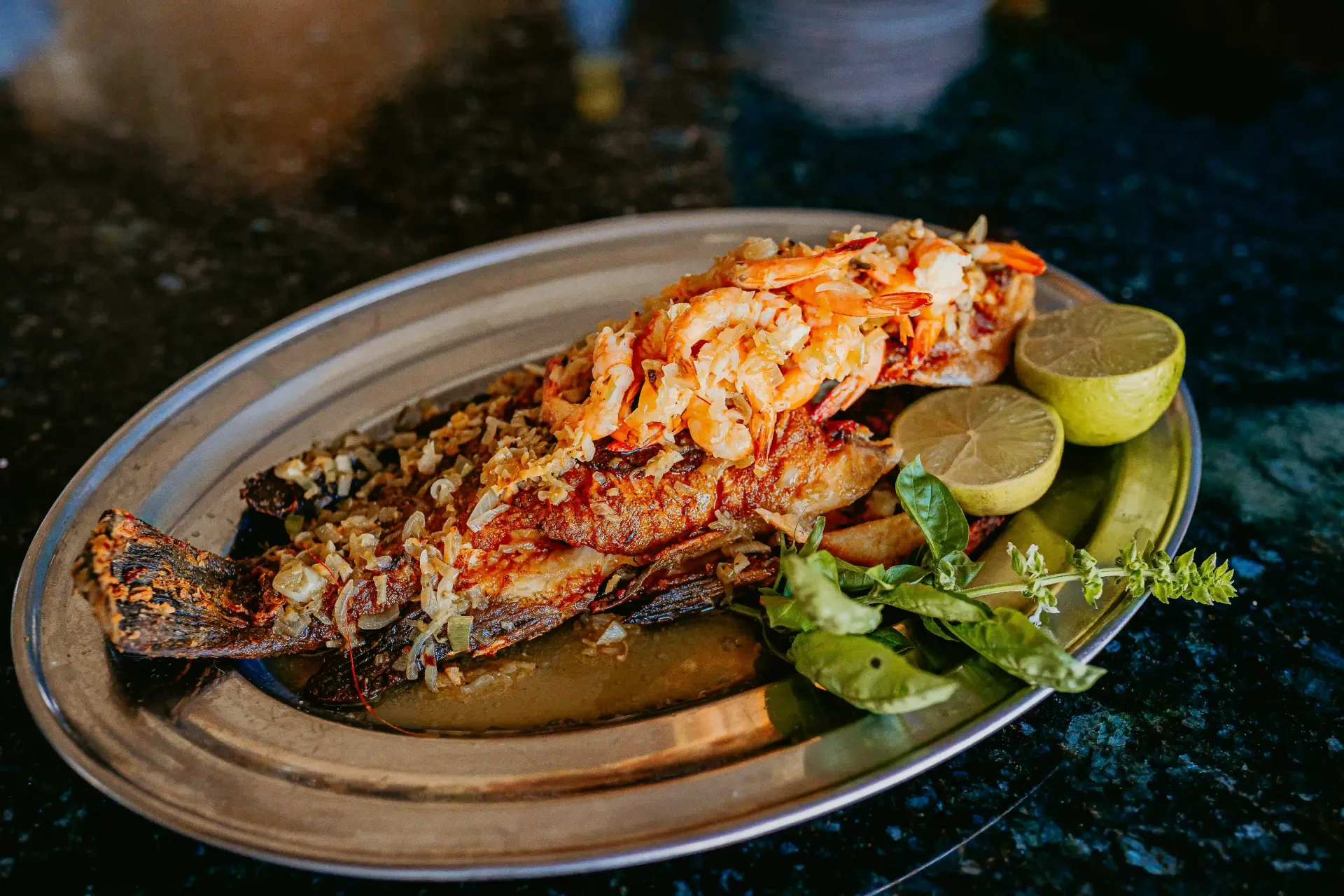 Um close de um prato de comida sobre uma mesa.-Pousada-Recanto-do-Chef