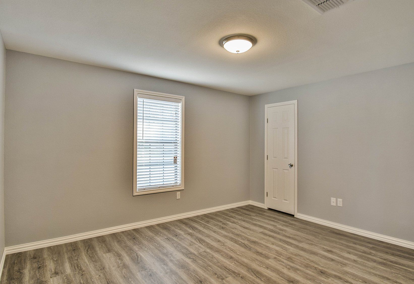 Room with Window — Stephenville, TX — TMR Pro Maintenance