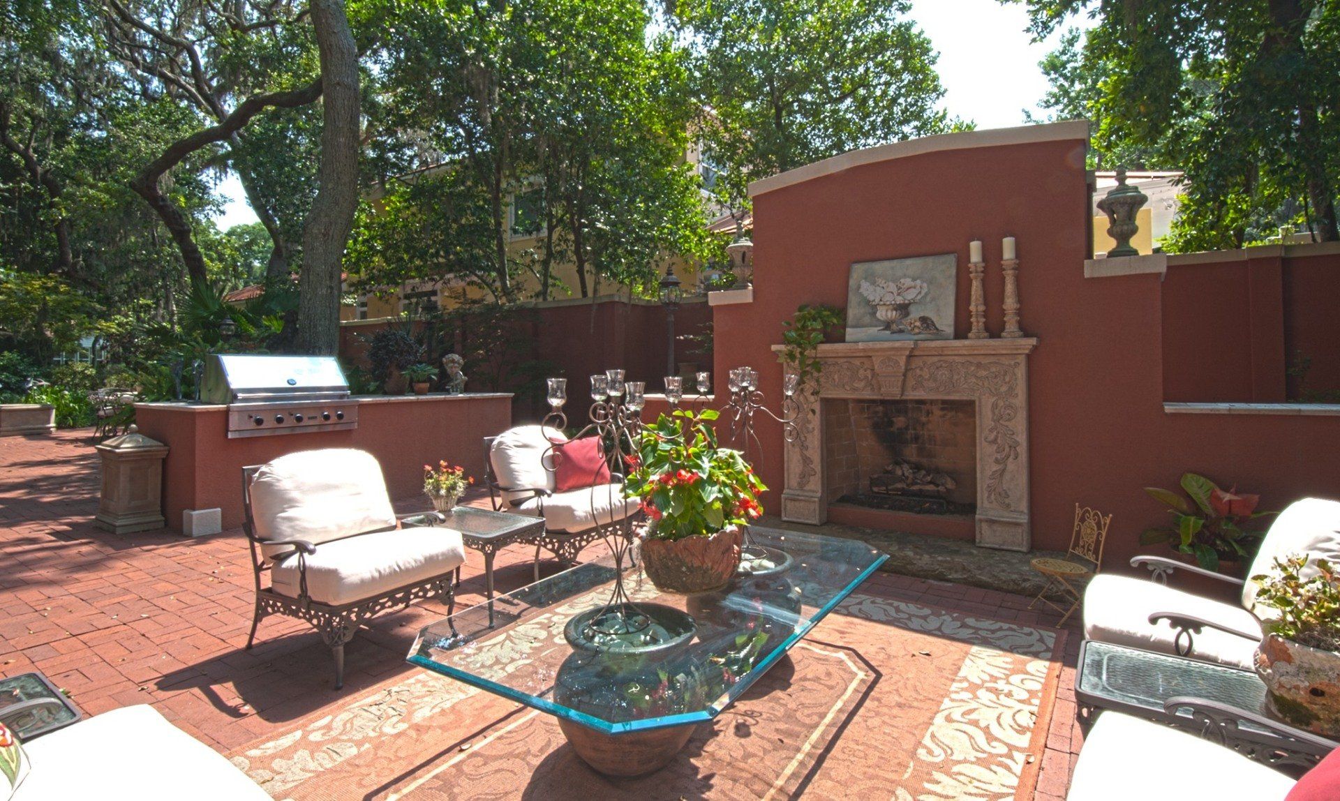 Table with chairs - Panama City, FL - Noles Scapes