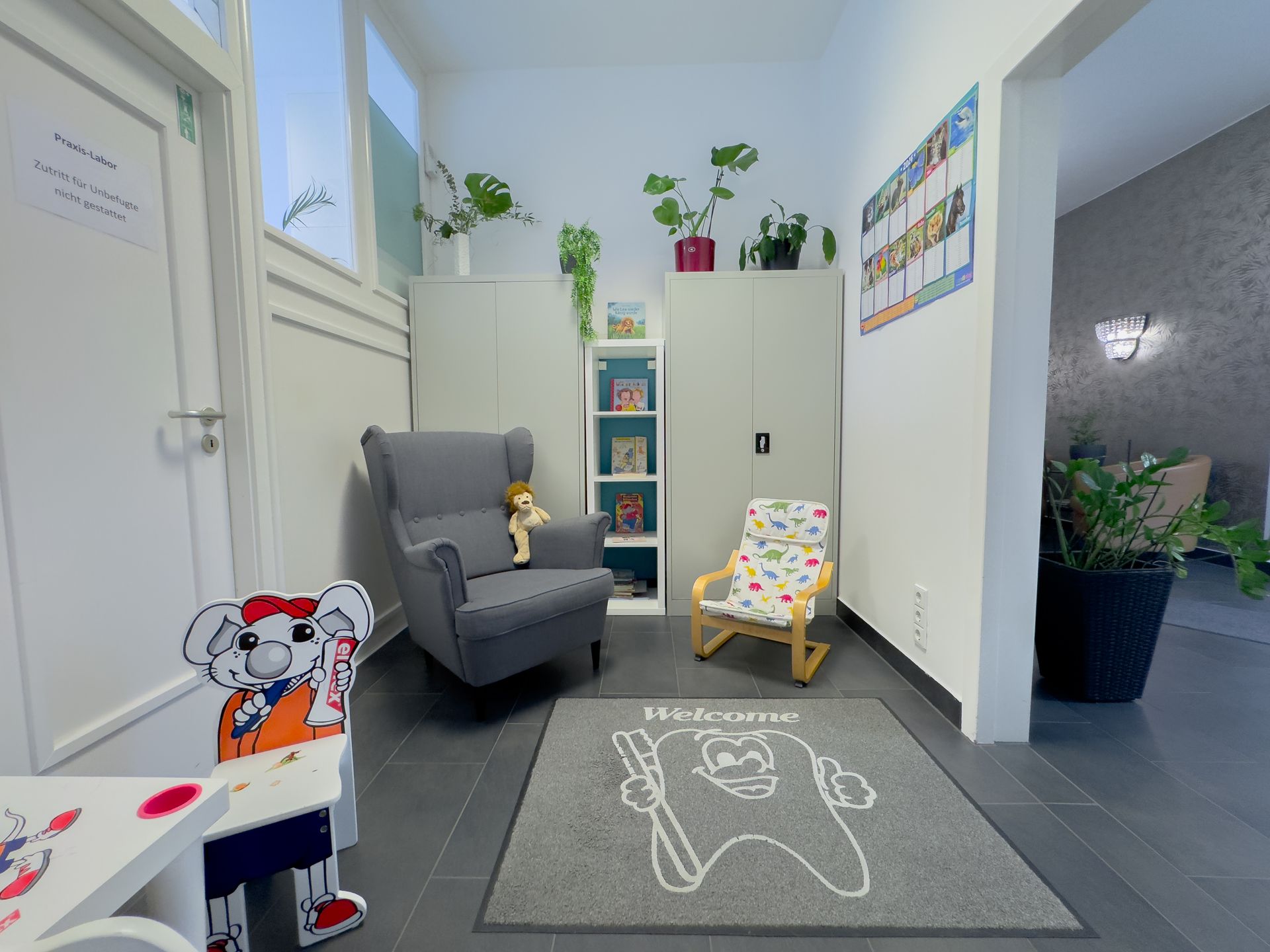 Kinderzimmer mit Leseecke in unserer Praxis