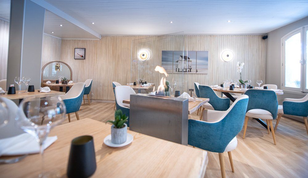 Salle de restaurant centrale du restaurant