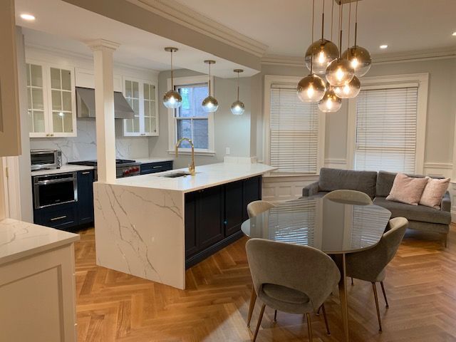 Waterfall Sides
Kitchen Island with waterfall sides
