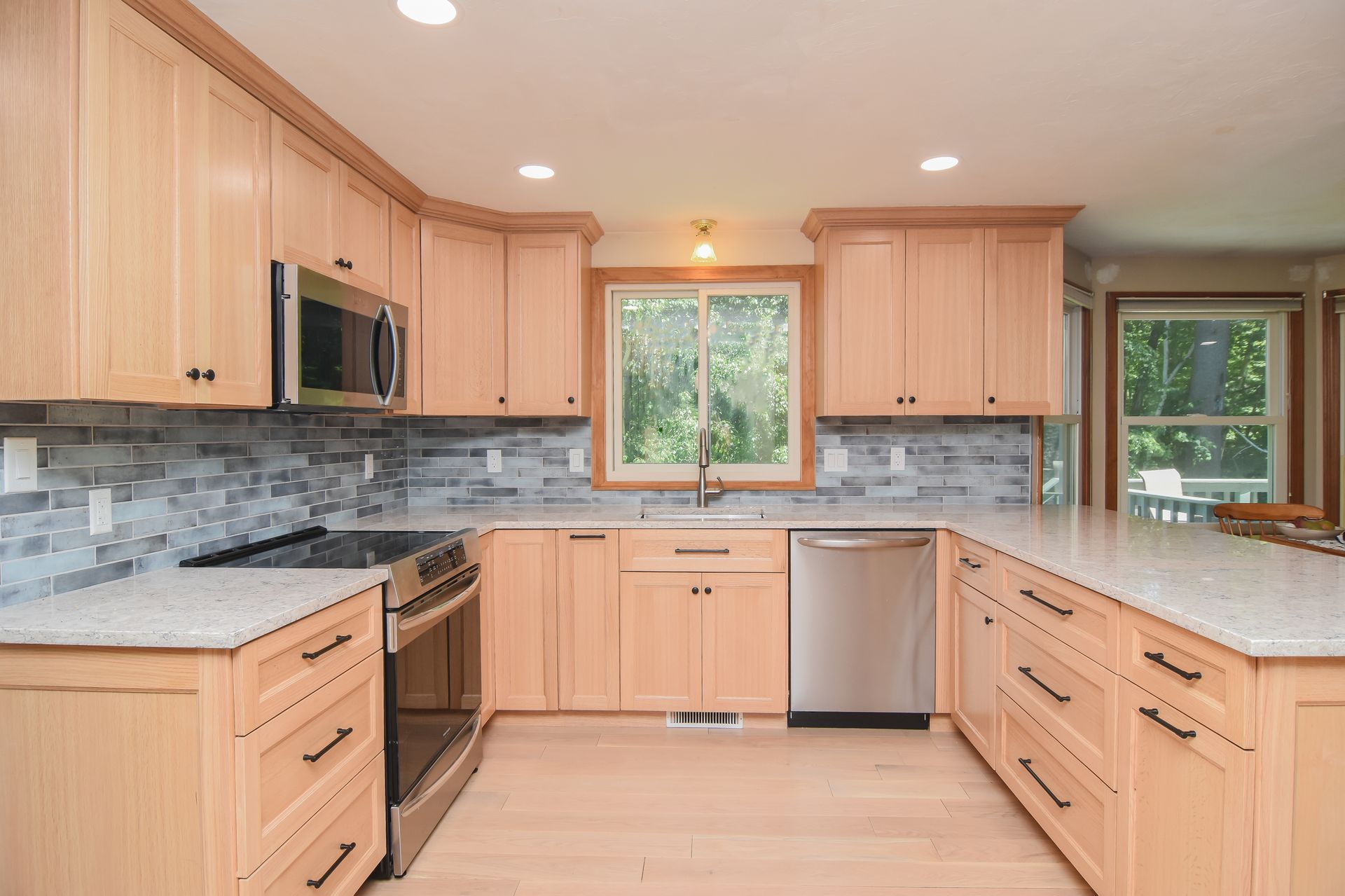 White Oak Kitchen Cabinets
Custom Kitchen Cabinets
