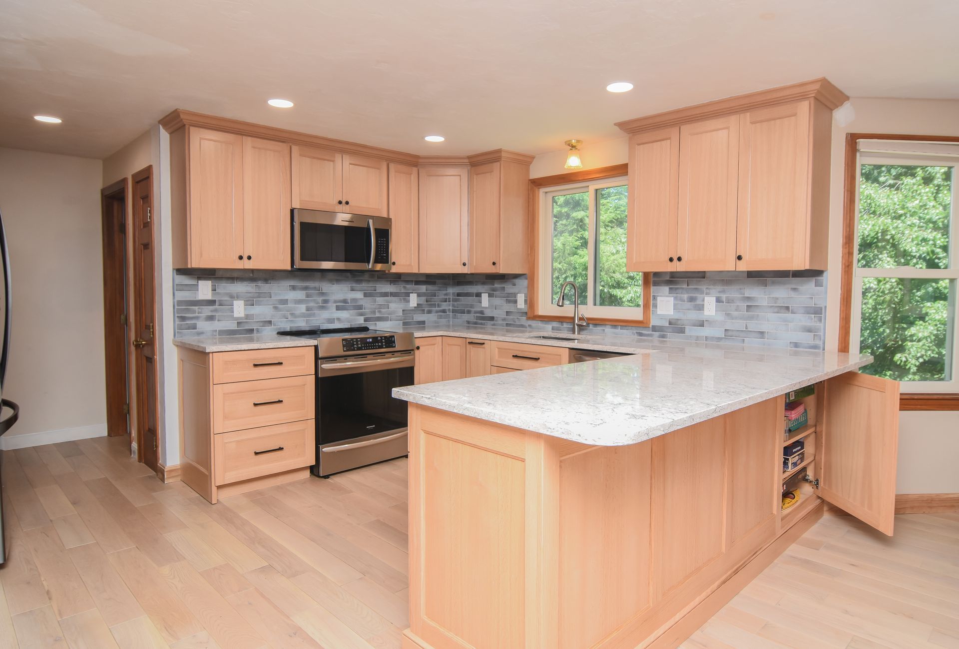 White Oak Kitchen
Rift Sawn Cabinets

