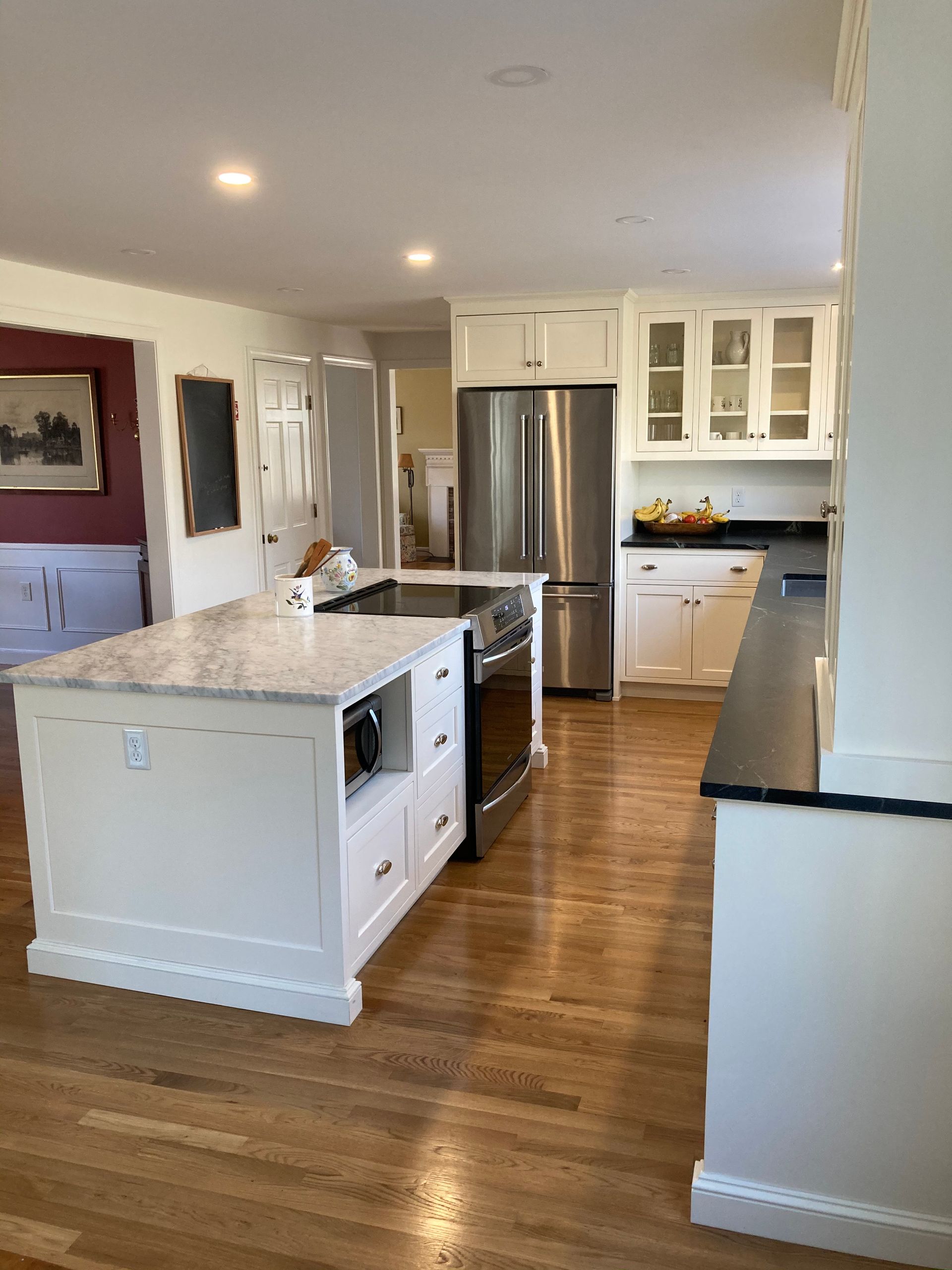 Kitchen Island with range
Kitchen Island with stove
