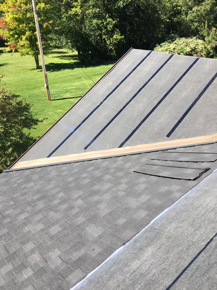 A close up of a roof with a lot of shingles on it.