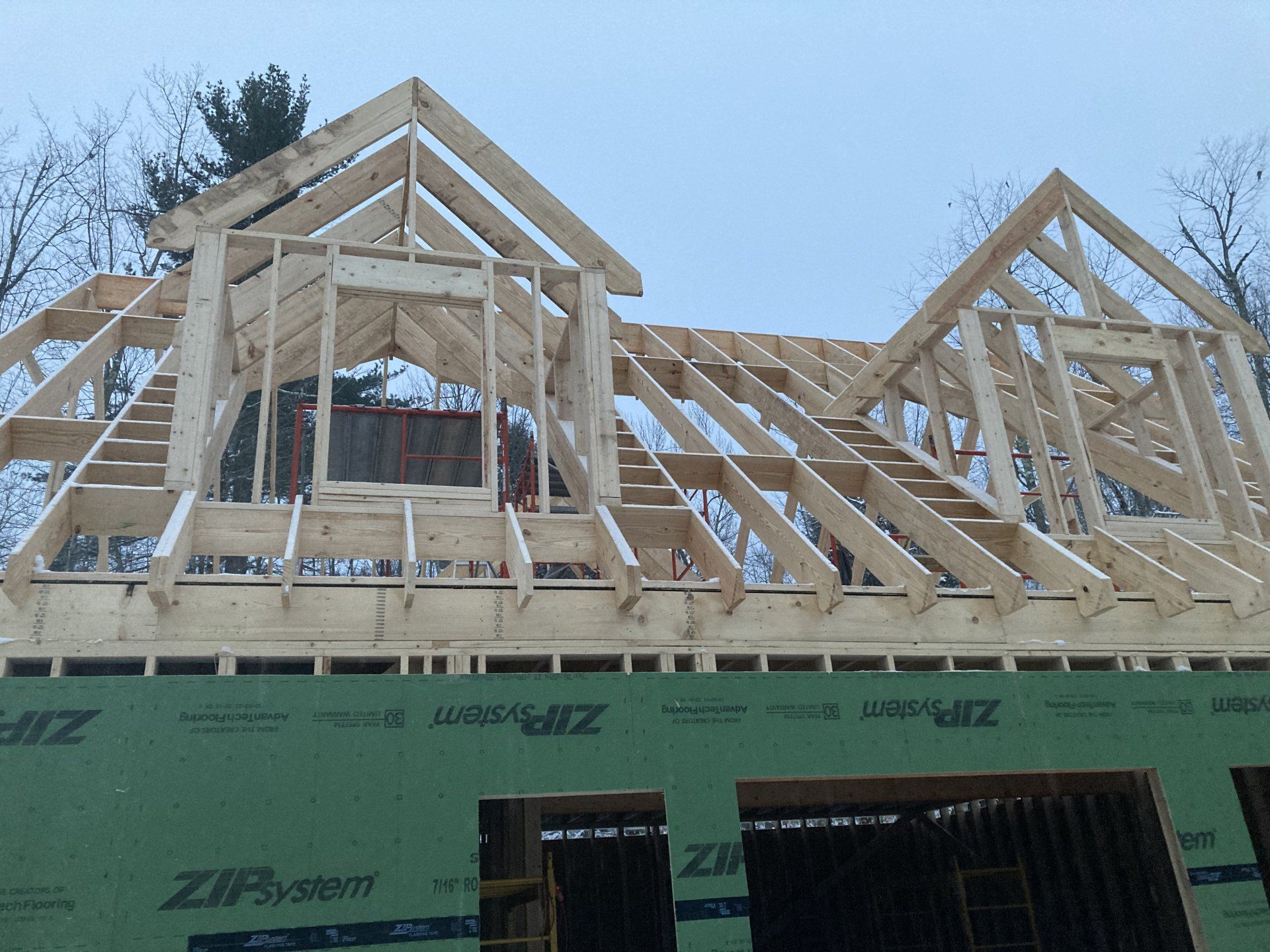 A house is being built with zipsystem roofing