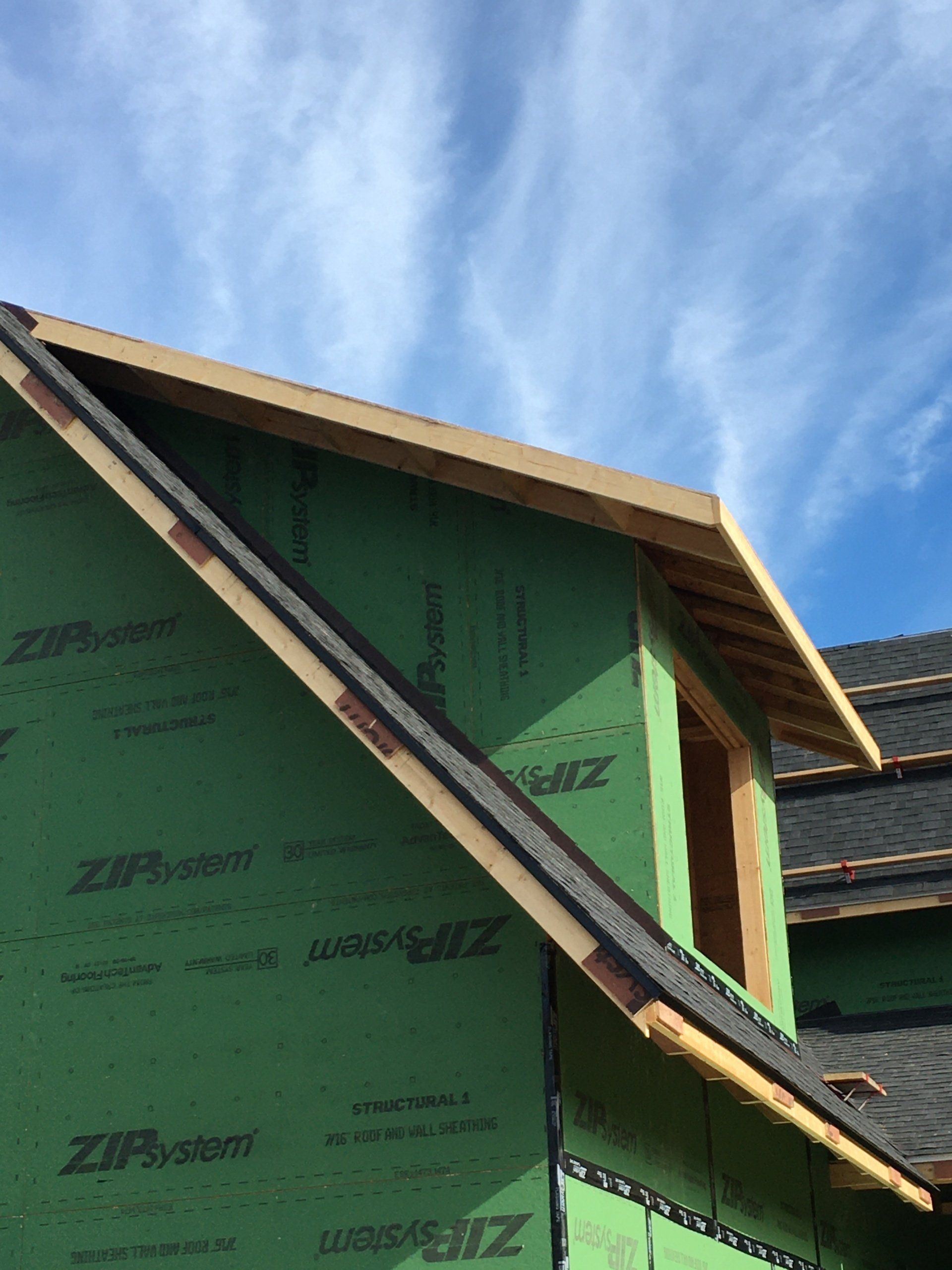 A house with a roof that is being built