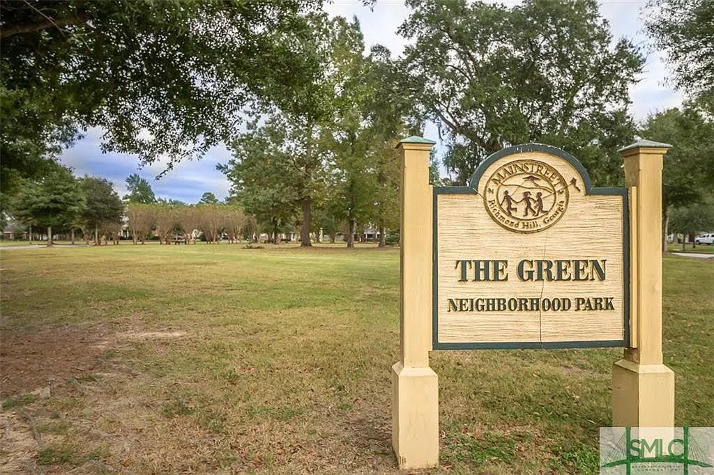 The Green neighborhood park sign