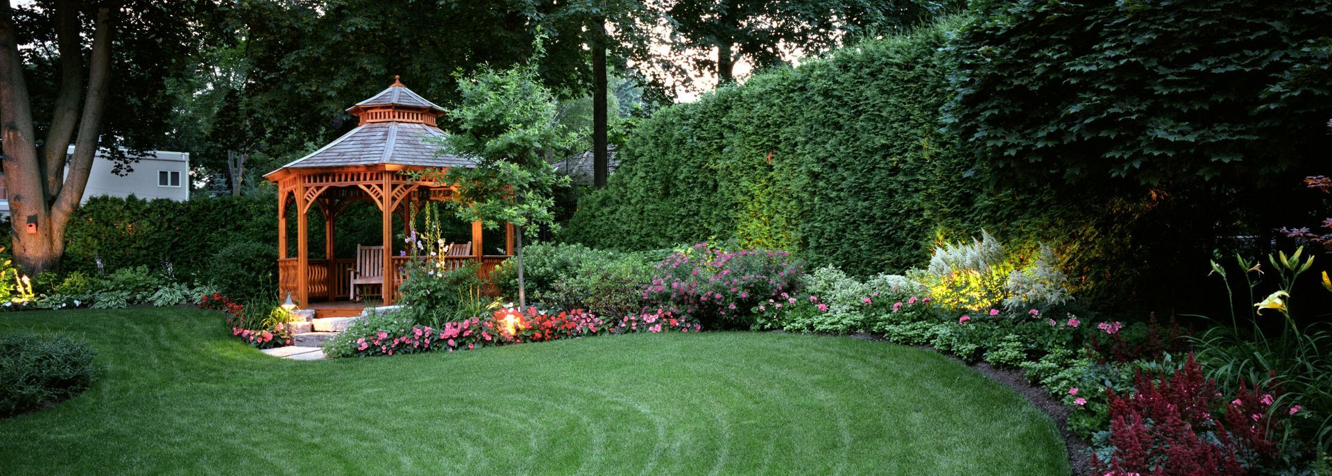 Private garden at night | Same Day Red Mulch Delivery | Bundoora, VIC 