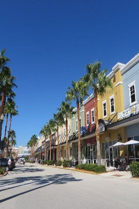 Caitlin Russell -Selling Stuart, Palm City, Jensen Beach dream homes