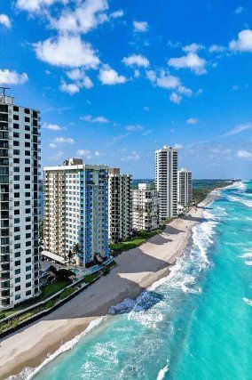 Caitlin Russell -Selling Stuart, Palm City, Jensen Beach dream homes