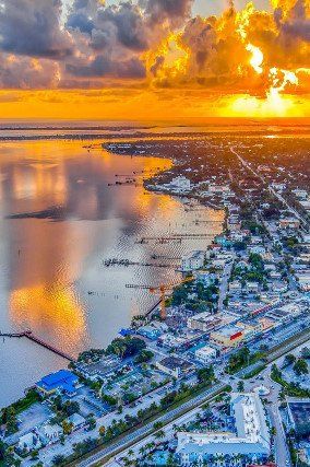 Caitlin Russell -Selling Stuart, Palm City, Jensen Beach dream homes