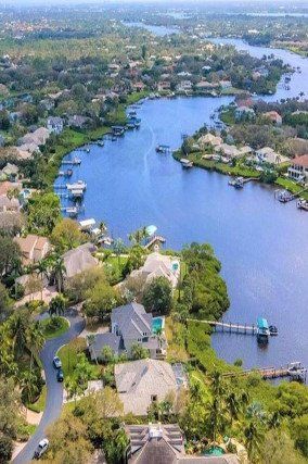 Caitlin Russell -Selling Stuart, Palm City, Jensen Beach dream homes