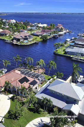 Caitlin Russell -Selling Stuart, Palm City, Jensen Beach dream homes