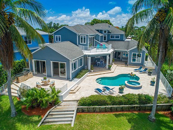 Caitlin Russell -Selling Stuart, Palm City, Jensen Beach dream homes