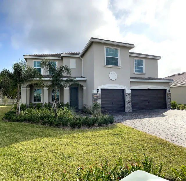 Caitlin Russell -Selling Stuart, Palm City, Jensen Beach dream homes
